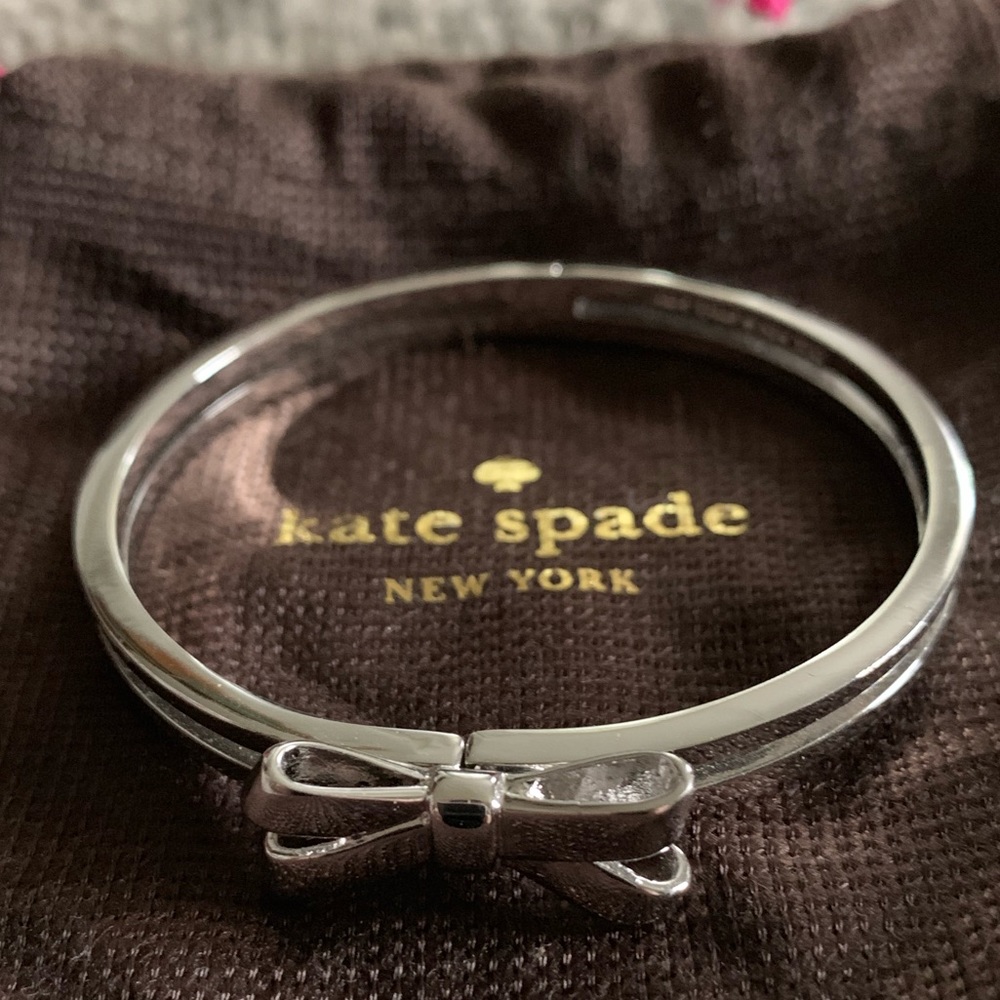Hate Spade ♠️ Silver Bow Bangle